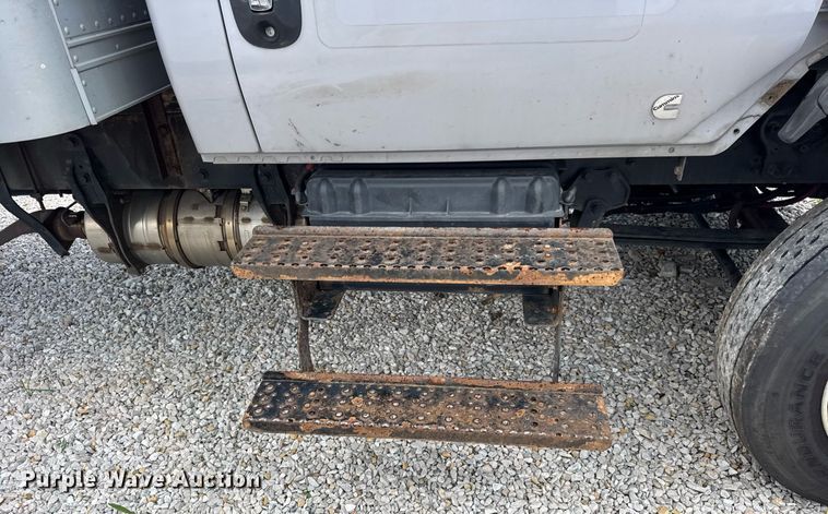 image for item EF2099 2020 International MV607 box truck