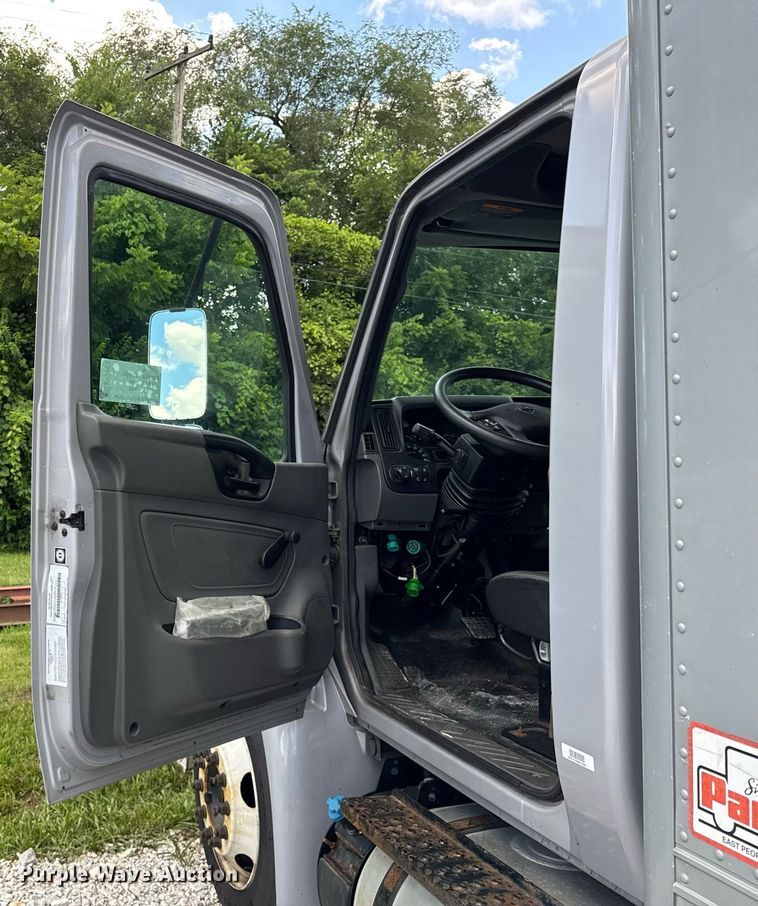 image for item EF2099 2020 International MV607 box truck