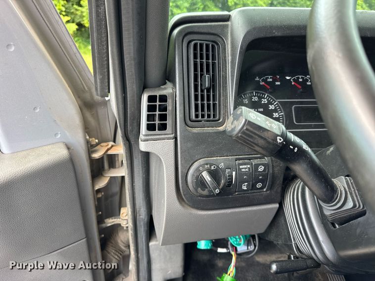 image for item EF2099 2020 International MV607 box truck