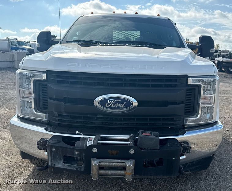 image for item EG5954 2019 Ford F350 Super Duty XL Crew Cab flatbed pickup truck