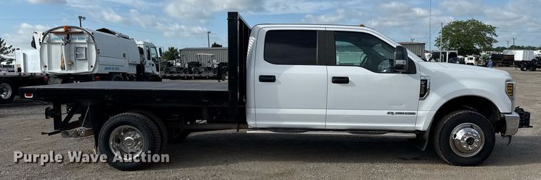 image for item EG5954 2019 Ford F350 Super Duty XL Crew Cab flatbed pickup truck