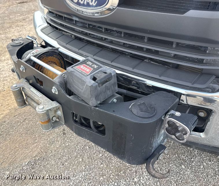 image for item EG5954 2019 Ford F350 Super Duty XL Crew Cab flatbed pickup truck