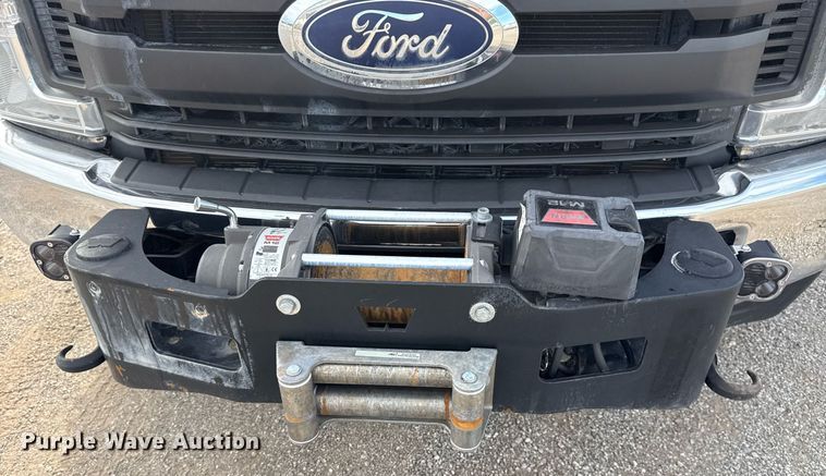 image for item EG5954 2019 Ford F350 Super Duty XL Crew Cab flatbed pickup truck