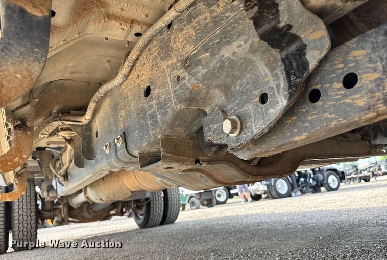 image for item EG5954 2019 Ford F350 Super Duty XL Crew Cab flatbed pickup truck