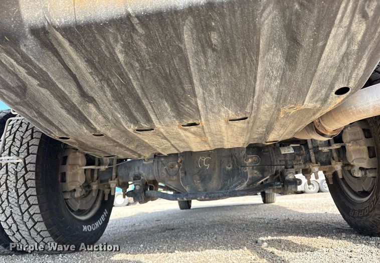 image for item EG5954 2019 Ford F350 Super Duty XL Crew Cab flatbed pickup truck