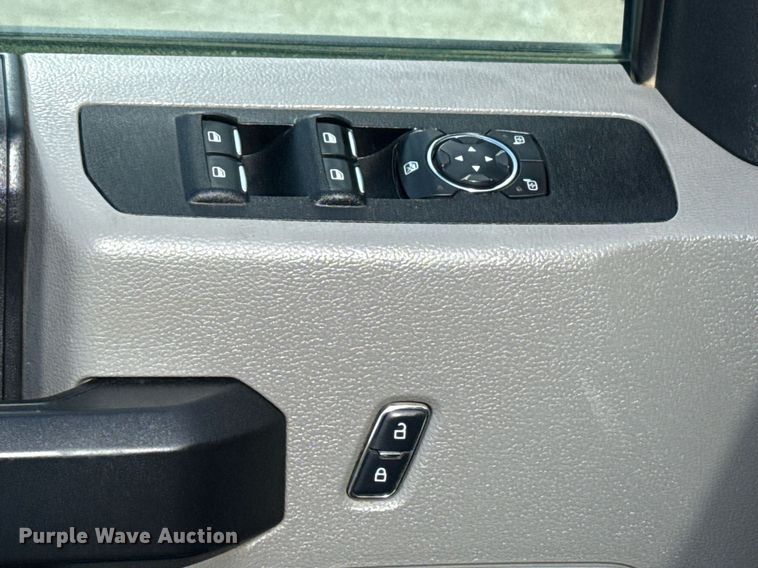 image for item EG5954 2019 Ford F350 Super Duty XL Crew Cab flatbed pickup truck