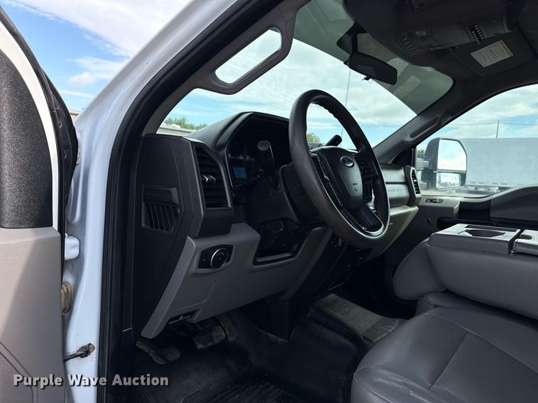 image for item EG5954 2019 Ford F350 Super Duty XL Crew Cab flatbed pickup truck