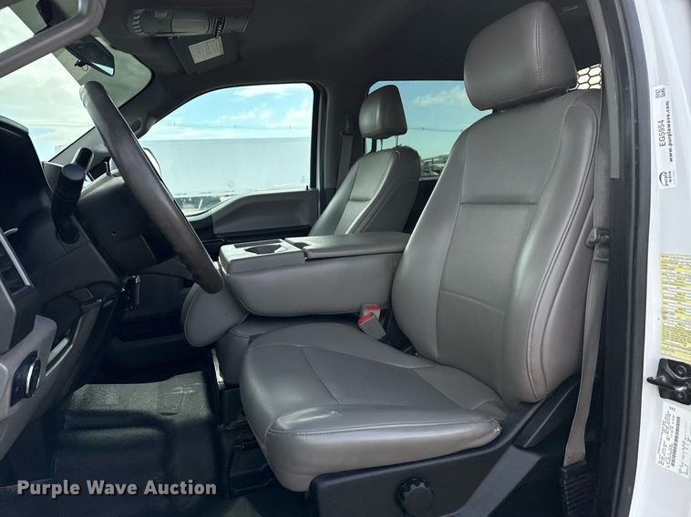 image for item EG5954 2019 Ford F350 Super Duty XL Crew Cab flatbed pickup truck