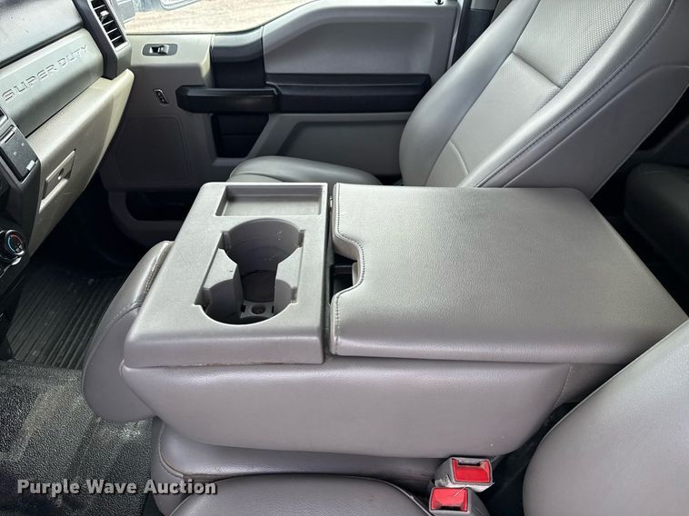 image for item EG5954 2019 Ford F350 Super Duty XL Crew Cab flatbed pickup truck