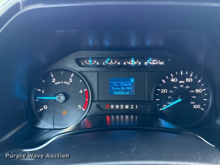 image for item EG5954 2019 Ford F350 Super Duty XL Crew Cab flatbed pickup truck