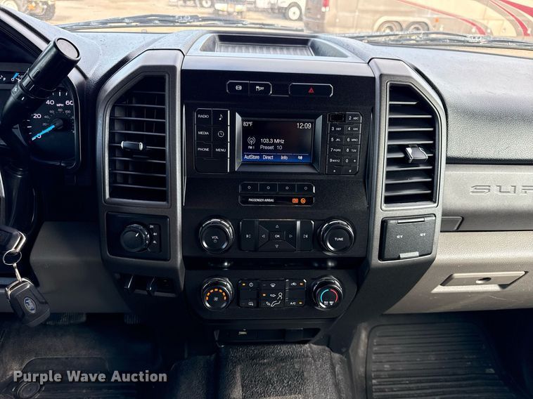 image for item EG5954 2019 Ford F350 Super Duty XL Crew Cab flatbed pickup truck