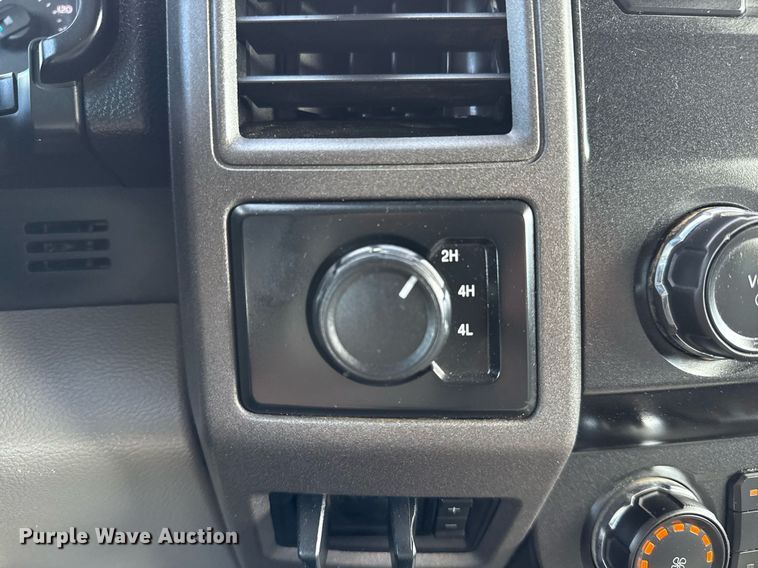 image for item EG5954 2019 Ford F350 Super Duty XL Crew Cab flatbed pickup truck