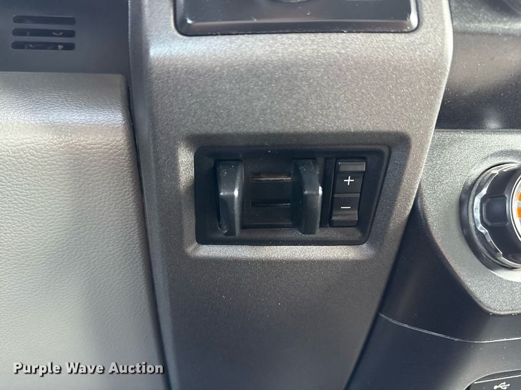 image for item EG5954 2019 Ford F350 Super Duty XL Crew Cab flatbed pickup truck