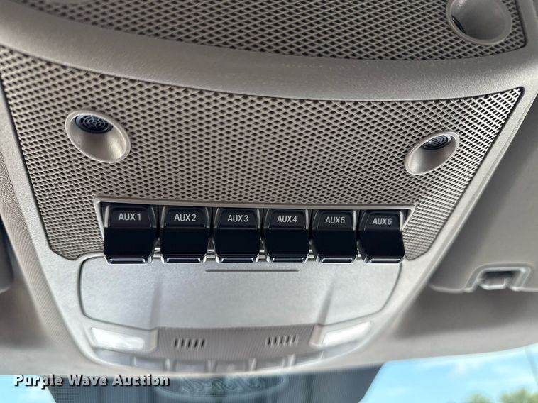 image for item EG5954 2019 Ford F350 Super Duty XL Crew Cab flatbed pickup truck