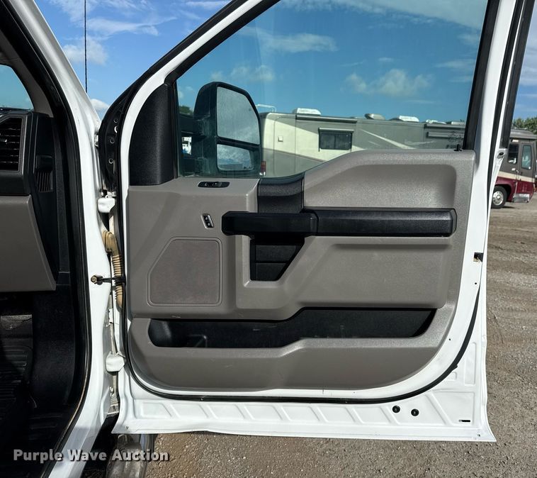 image for item EG5954 2019 Ford F350 Super Duty XL Crew Cab flatbed pickup truck