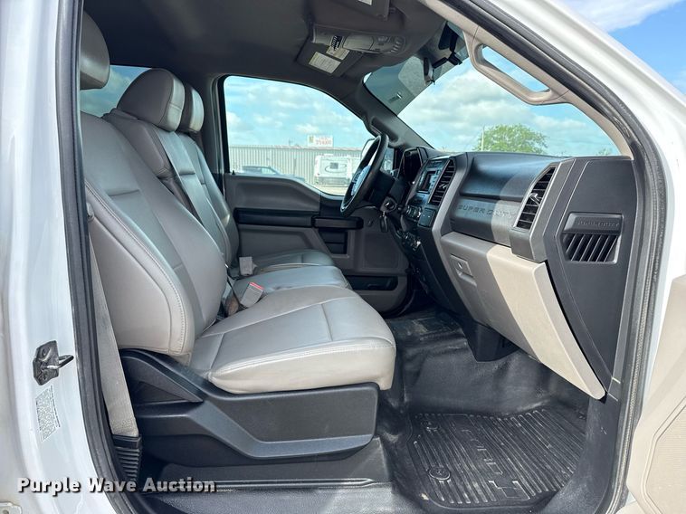 image for item EG5954 2019 Ford F350 Super Duty XL Crew Cab flatbed pickup truck