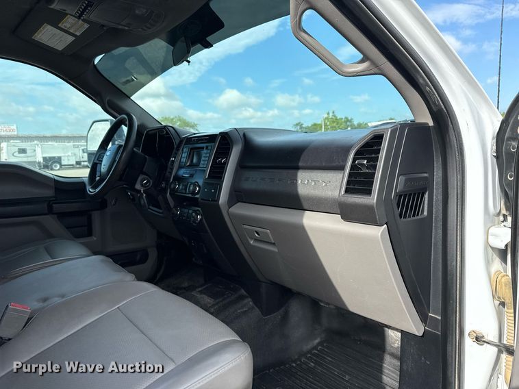 image for item EG5954 2019 Ford F350 Super Duty XL Crew Cab flatbed pickup truck