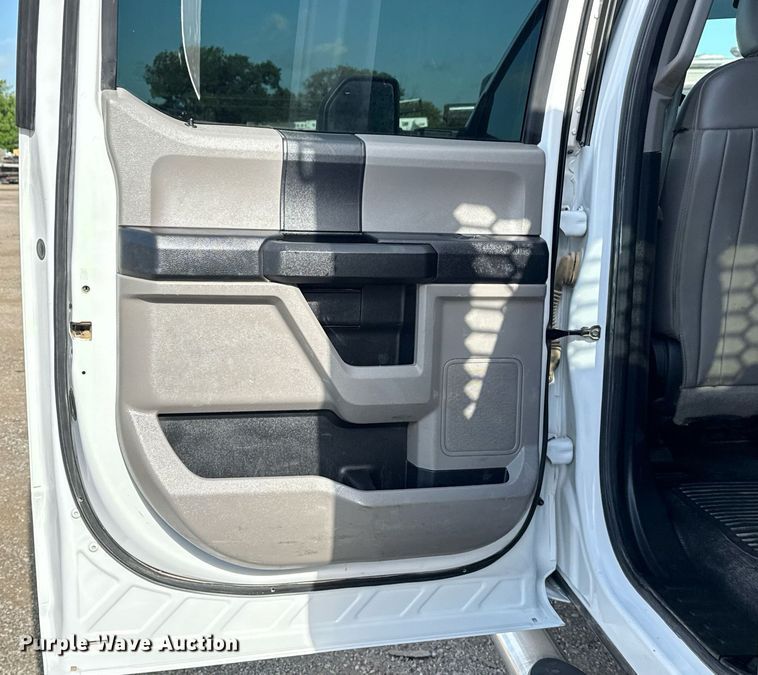 image for item EG5954 2019 Ford F350 Super Duty XL Crew Cab flatbed pickup truck