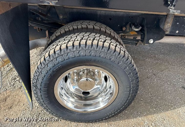 image for item EG5954 2019 Ford F350 Super Duty XL Crew Cab flatbed pickup truck