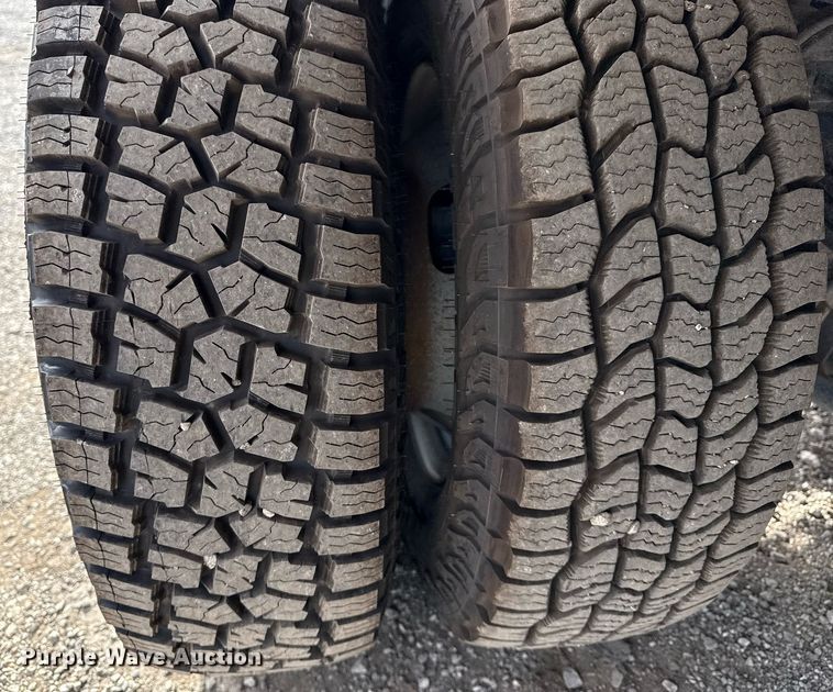 image for item EG5954 2019 Ford F350 Super Duty XL Crew Cab flatbed pickup truck