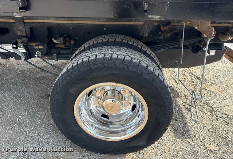 image for item EG5954 2019 Ford F350 Super Duty XL Crew Cab flatbed pickup truck