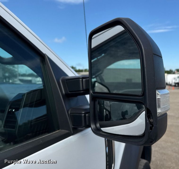 image for item EG5956 2017 Ford F450 Super Duty Crew Cab flatbed truck