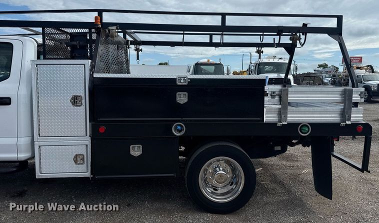image for item EG5956 2017 Ford F450 Super Duty Crew Cab flatbed truck