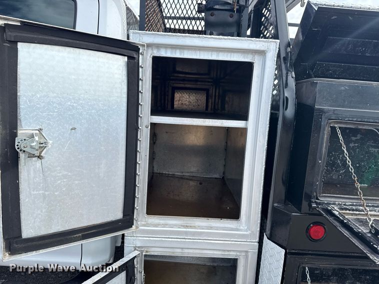 image for item EG5956 2017 Ford F450 Super Duty Crew Cab flatbed truck