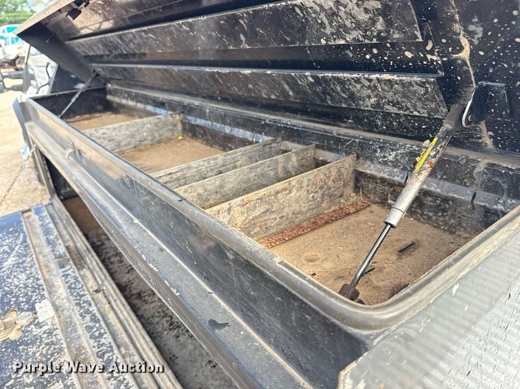 image for item EG5956 2017 Ford F450 Super Duty Crew Cab flatbed truck