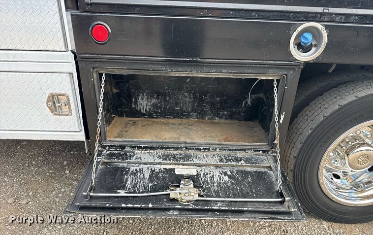 image for item EG5956 2017 Ford F450 Super Duty Crew Cab flatbed truck