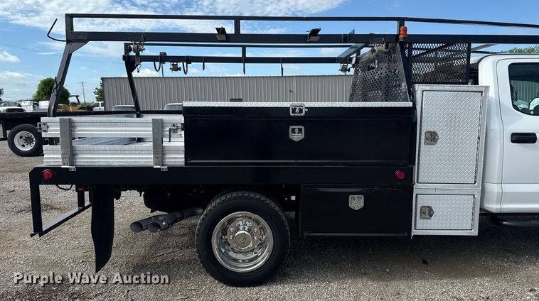 image for item EG5956 2017 Ford F450 Super Duty Crew Cab flatbed truck