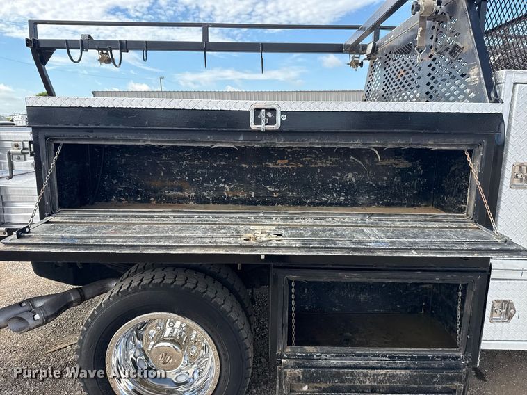 image for item EG5956 2017 Ford F450 Super Duty Crew Cab flatbed truck