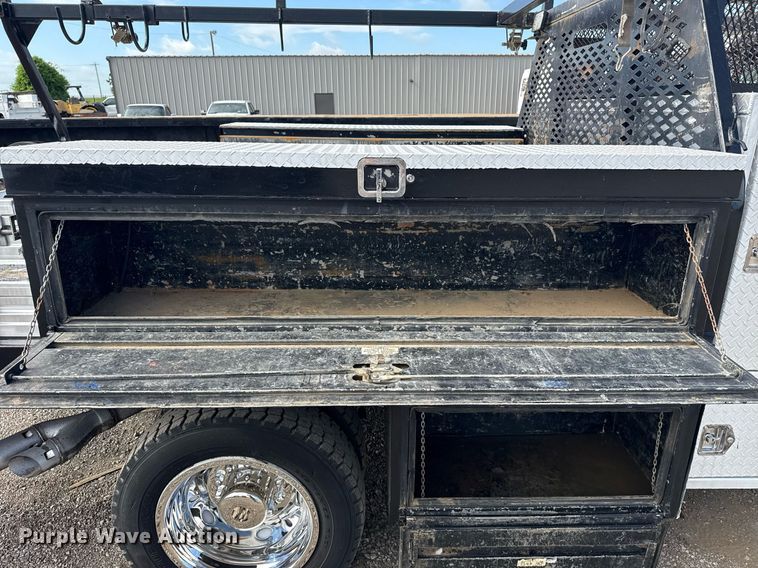 image for item EG5956 2017 Ford F450 Super Duty Crew Cab flatbed truck