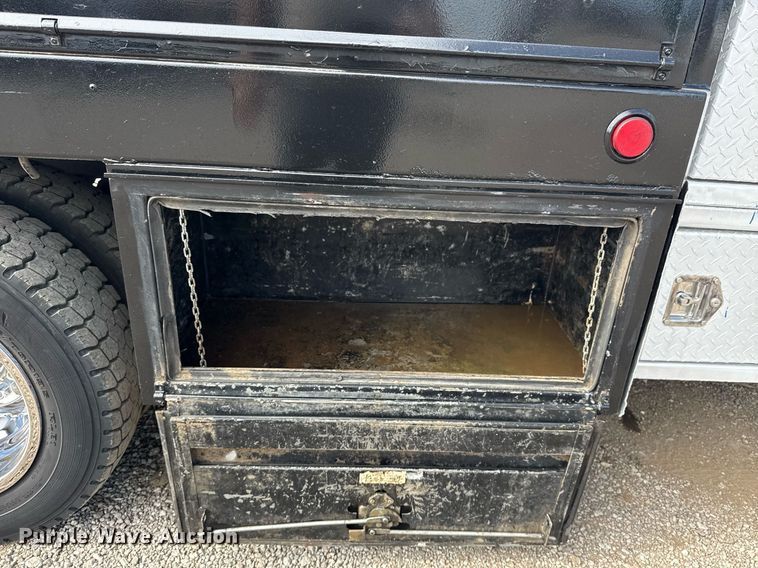 image for item EG5956 2017 Ford F450 Super Duty Crew Cab flatbed truck