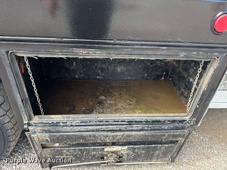 image for item EG5956 2017 Ford F450 Super Duty Crew Cab flatbed truck