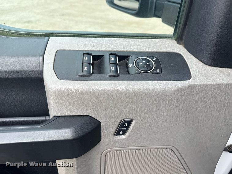 image for item EG5956 2017 Ford F450 Super Duty Crew Cab flatbed truck