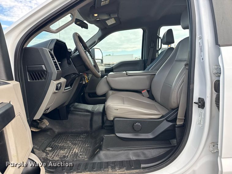 image for item EG5956 2017 Ford F450 Super Duty Crew Cab flatbed truck