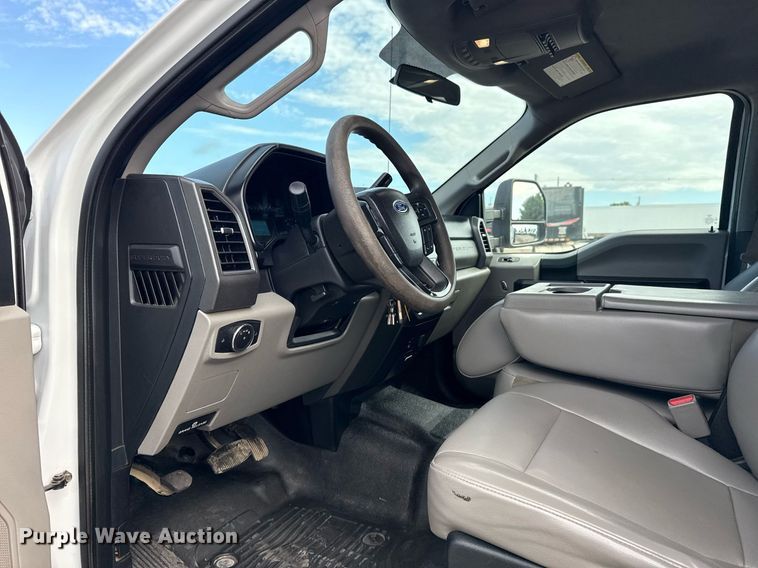 image for item EG5956 2017 Ford F450 Super Duty Crew Cab flatbed truck