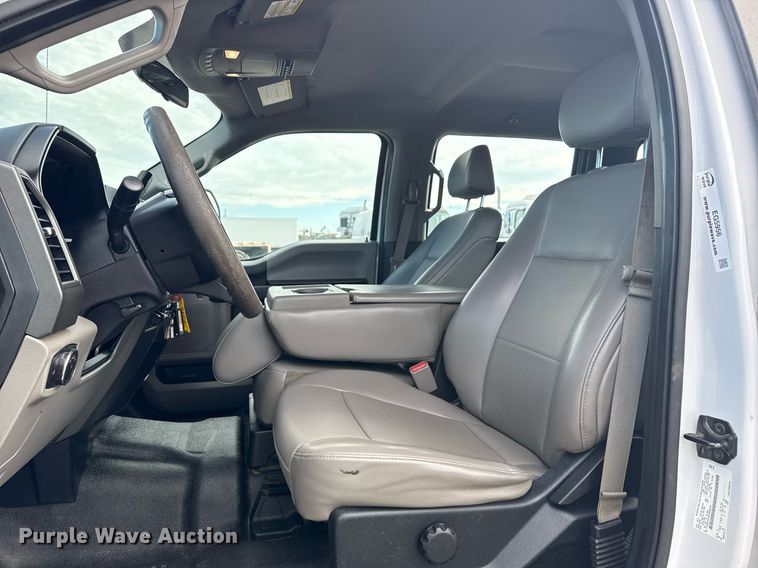 image for item EG5956 2017 Ford F450 Super Duty Crew Cab flatbed truck