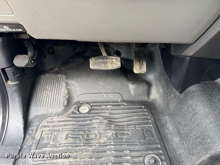 image for item EG5956 2017 Ford F450 Super Duty Crew Cab flatbed truck