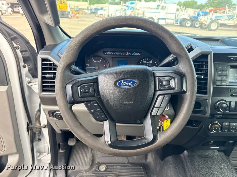 image for item EG5956 2017 Ford F450 Super Duty Crew Cab flatbed truck