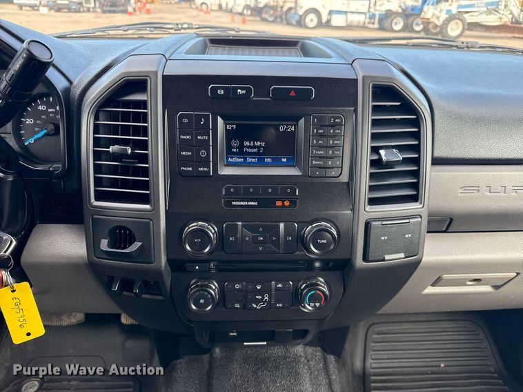 image for item EG5956 2017 Ford F450 Super Duty Crew Cab flatbed truck