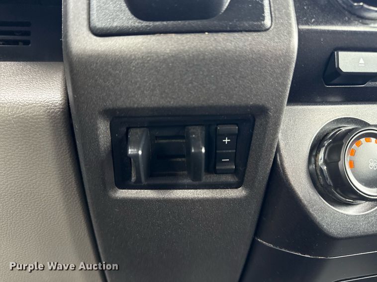 image for item EG5956 2017 Ford F450 Super Duty Crew Cab flatbed truck