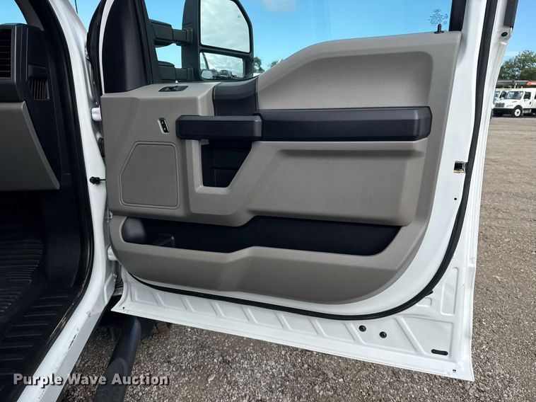 image for item EG5956 2017 Ford F450 Super Duty Crew Cab flatbed truck