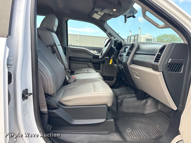 image for item EG5956 2017 Ford F450 Super Duty Crew Cab flatbed truck