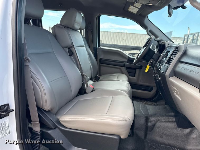 image for item EG5956 2017 Ford F450 Super Duty Crew Cab flatbed truck