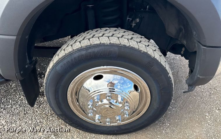 image for item EG5956 2017 Ford F450 Super Duty Crew Cab flatbed truck