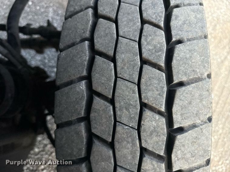 image for item EG5956 2017 Ford F450 Super Duty Crew Cab flatbed truck