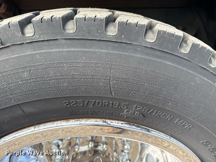 image for item EG5956 2017 Ford F450 Super Duty Crew Cab flatbed truck