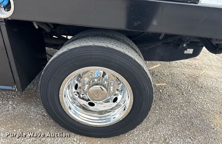 image for item EG5956 2017 Ford F450 Super Duty Crew Cab flatbed truck